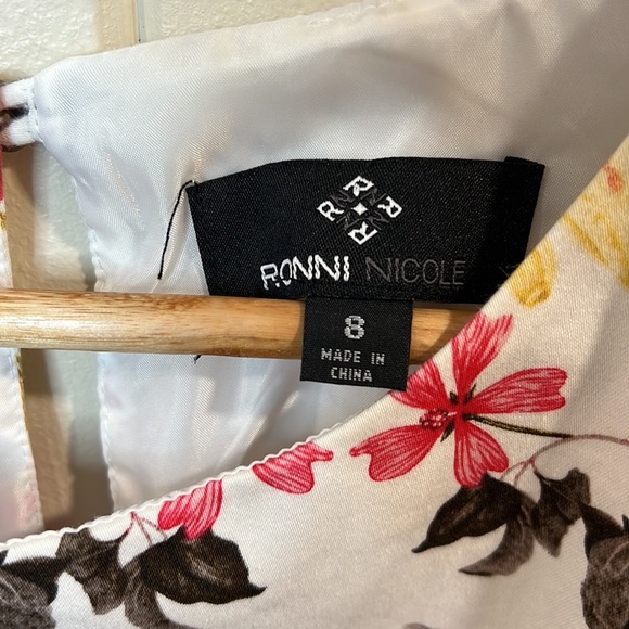 Ronnie Nicole  flowered pleated dress w ruffle - Picture 5 of 9